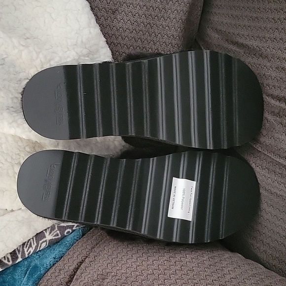 Koolaburra by Ugg open toe Slides - Picture 3 of 6